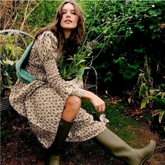 Doen Floral Midi Dress in Cream and Green - Picture 2 of 11